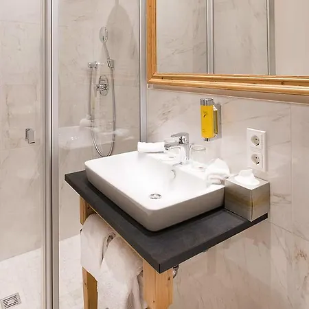 Hotell Dawin 4*